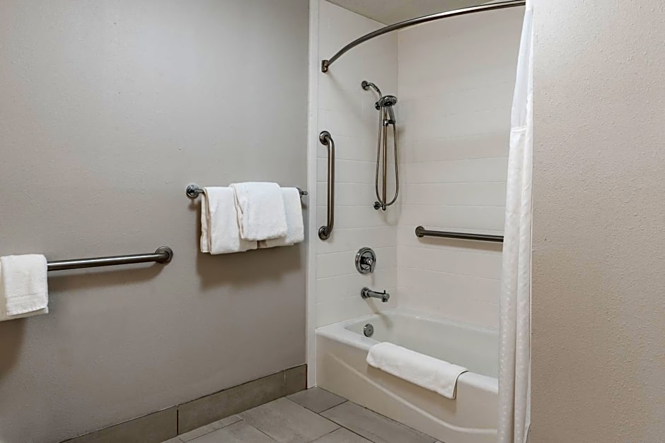 Holiday Inn Express & Suites Albuquerque-N. Balloon Fsta Park By IHG