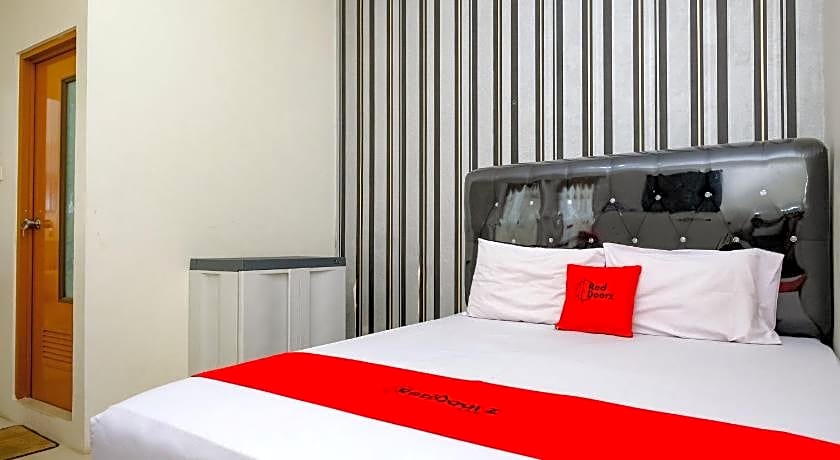 RedDoorz Syariah near Alun Alun Kebumen