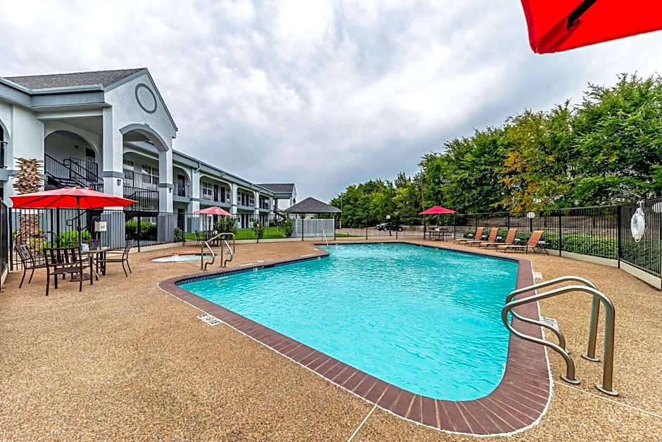 Quality Inn & Suites Canton