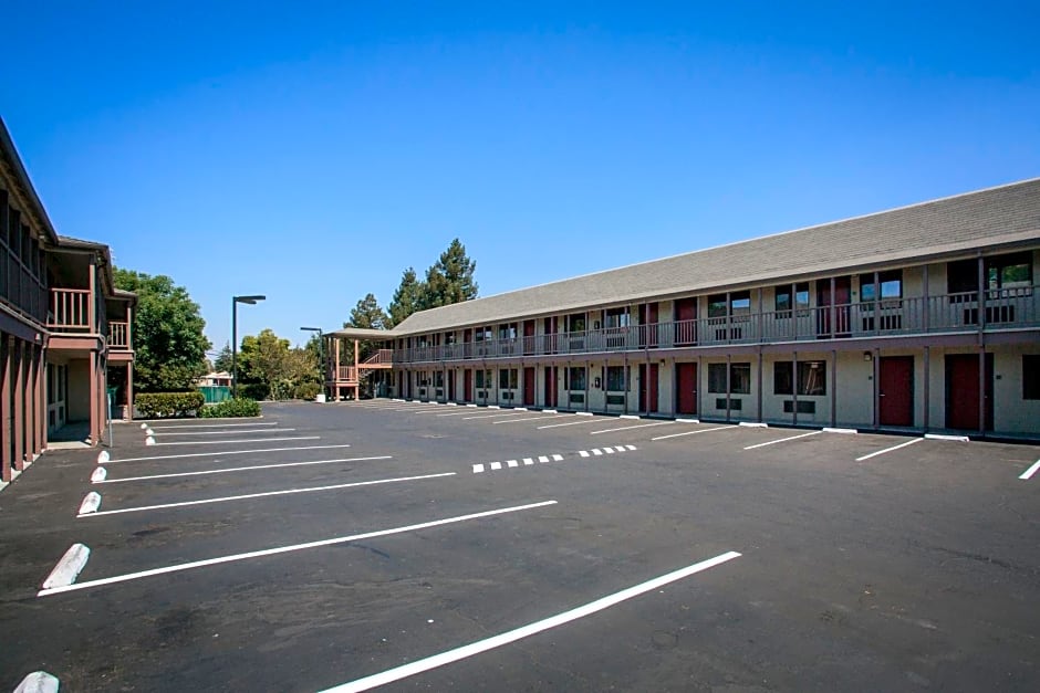 Alura Inn
