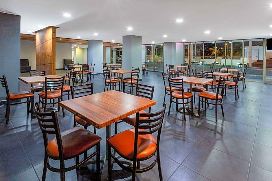 Ramada by Wyndham Acapulco Hotel & Suites