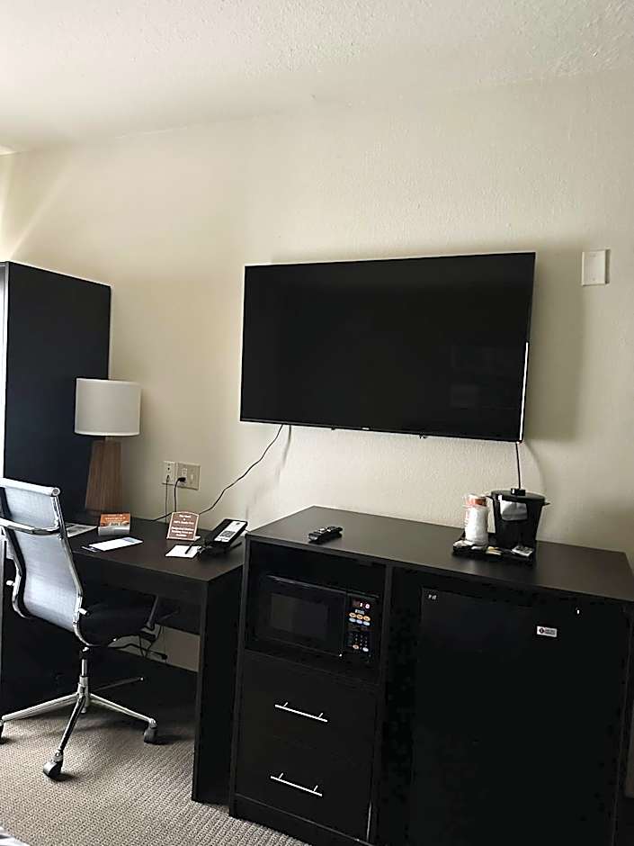 Sleep Inn And Suites Central / I-44