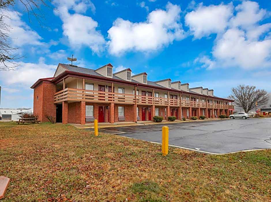 Red Roof Inn Uhrichsville