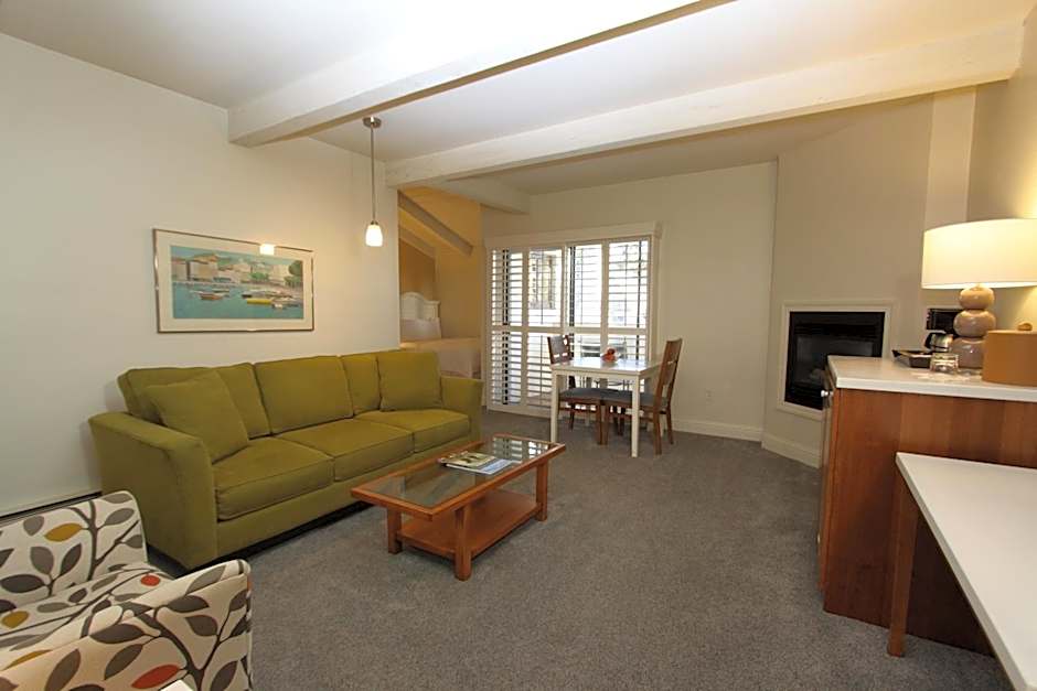 Lobos Lodge
