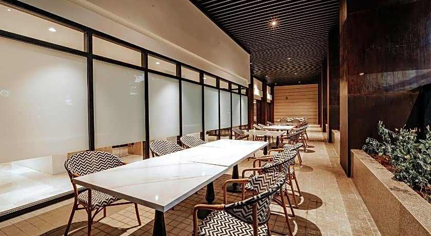 Metrocentre Hotel & Convention Center