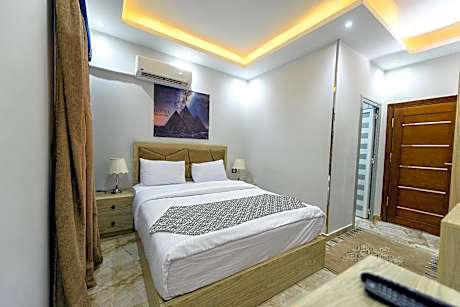 Executive Room with Panoramic Pyramids View & Terrace