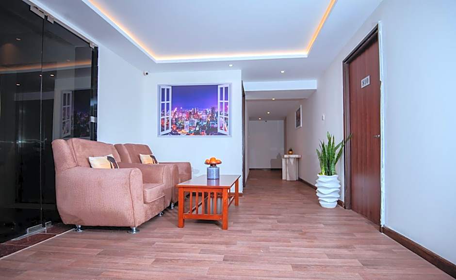 The Crossroads Hotel, Westlands
