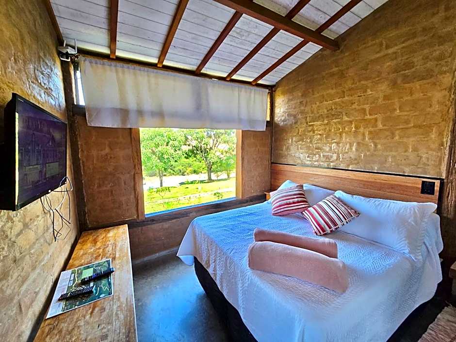 Chalés Vila Carrancas - Ao lado do centro com piscina, cozinha completa e muita tranquilidade