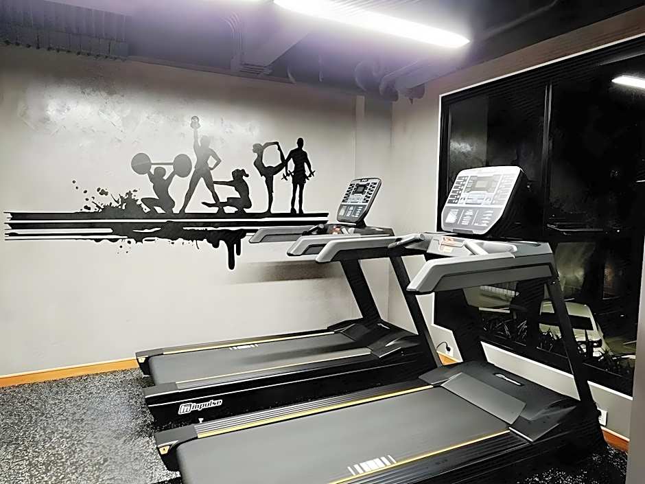 12 The Residence Hotel & Apartment