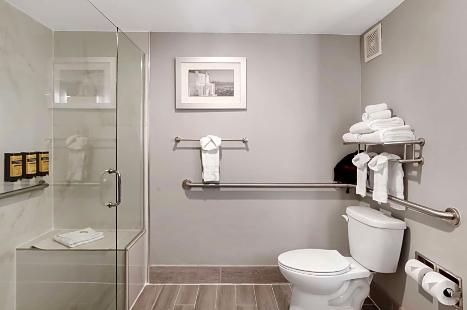 Best Western Plus Commerce Hotel