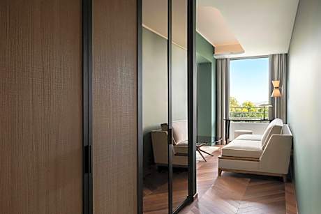 Junior King Suite with Sofa Bed