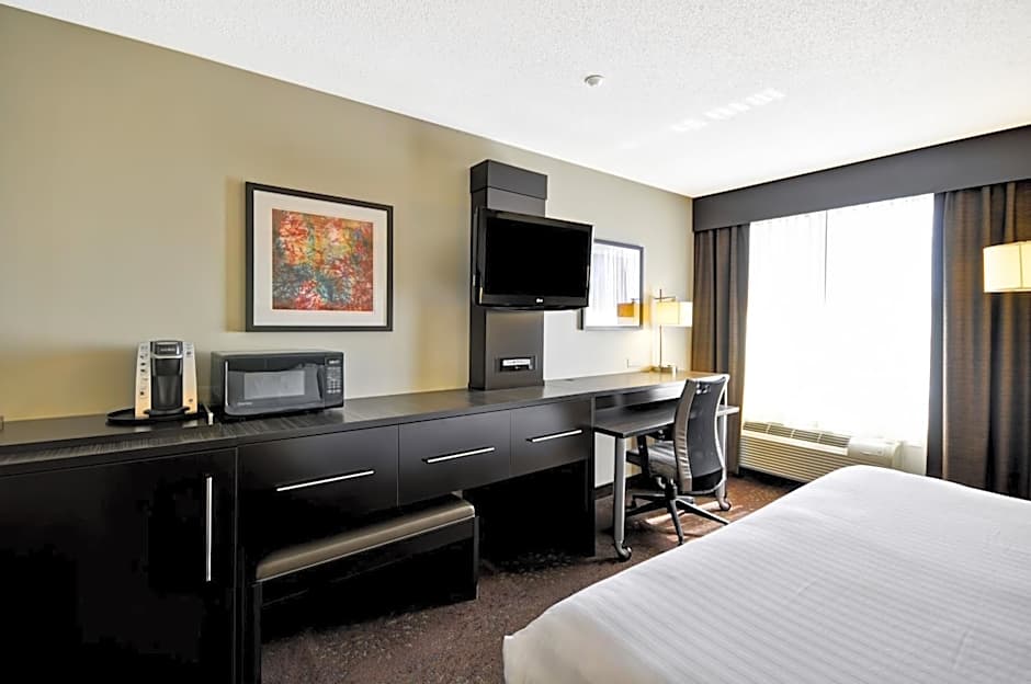 Holiday Inn Express Romulus / Detroit Airport By IHG
