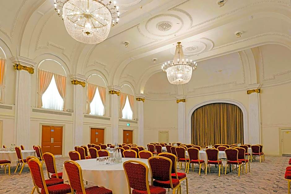 Bristol Grand Hotel By Sunday