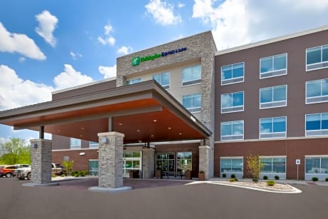 Holiday Inn Express & Suites - Grand Rapids Airport - South by IHG