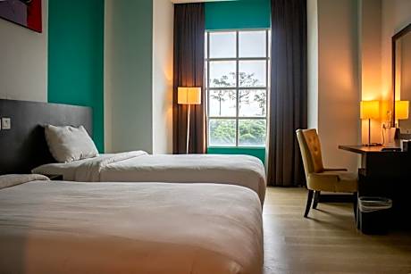 Special Deal - Deluxe Twin with Road View