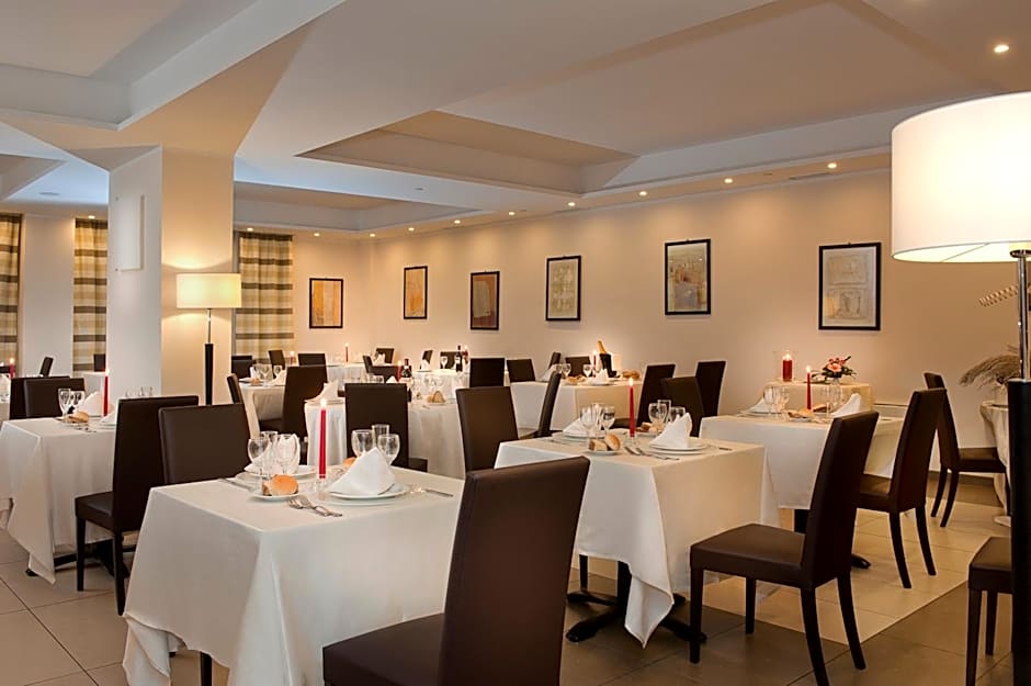 Cardinal Saint Peter Hotel