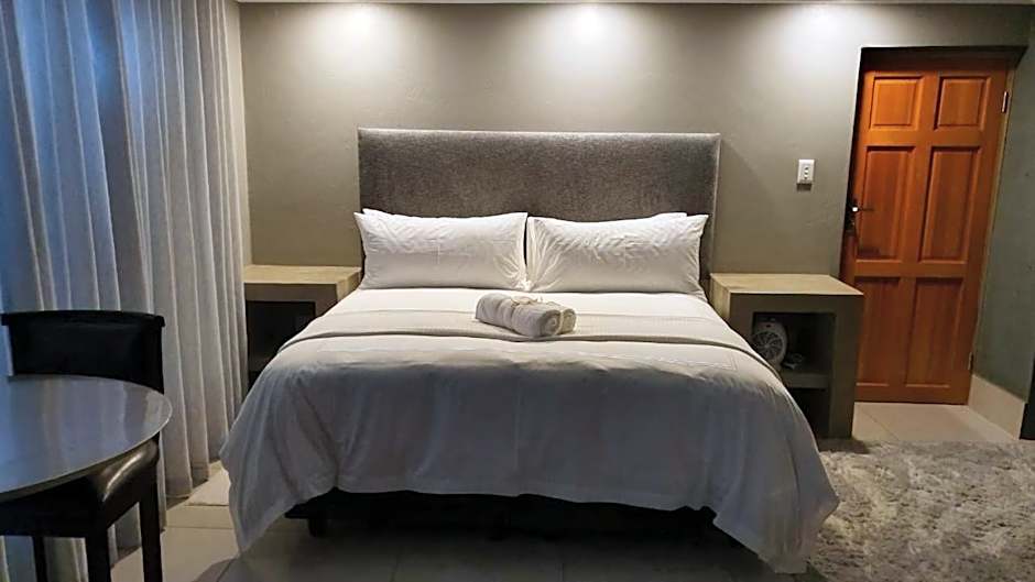 Izimbali Lodge and Restaurant