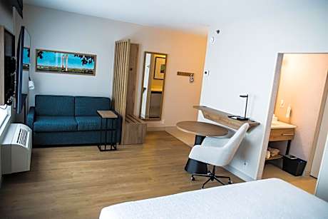 King Studio Suite with Sofa Bed - Non-Smoking
