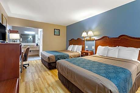 2 Queen Beds, Smoking