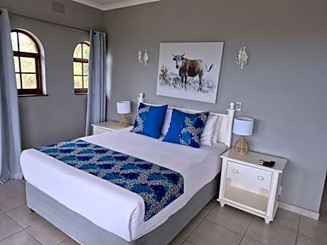 Deluxe Queen Suite