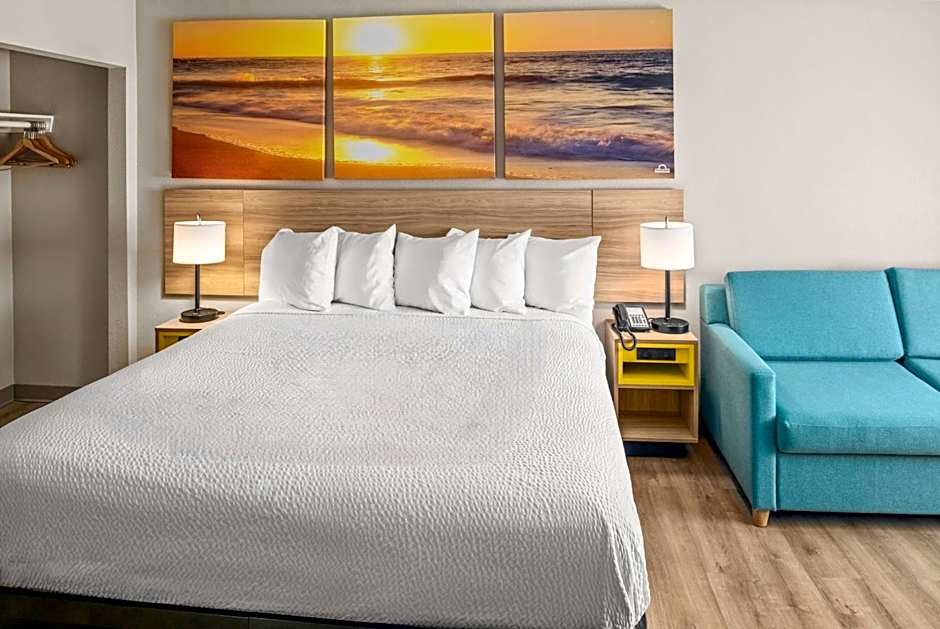 Days Inn & Suites by Wyndham Artesia