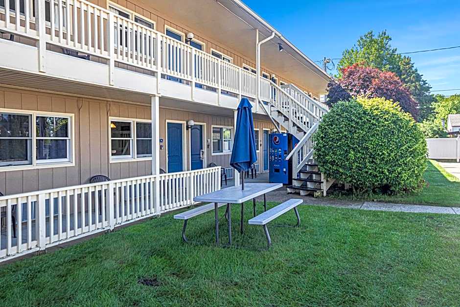 Ludington Pier House