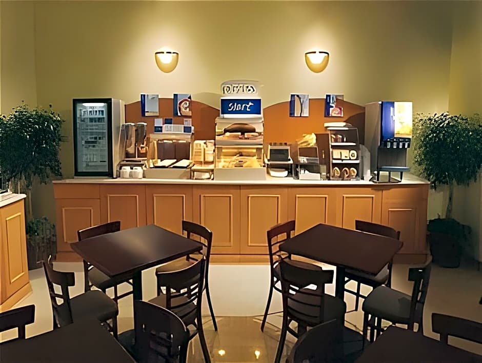 Holiday Inn Express Hotel & Suites Hamburg By IHG