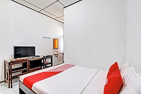 Deluxe Double Room for 2 Adults and 1 Child
