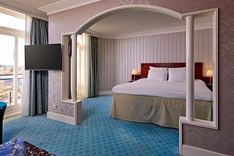 Family Suite with Balcony