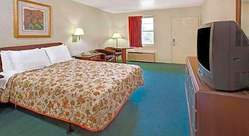 Knights Inn South Houston