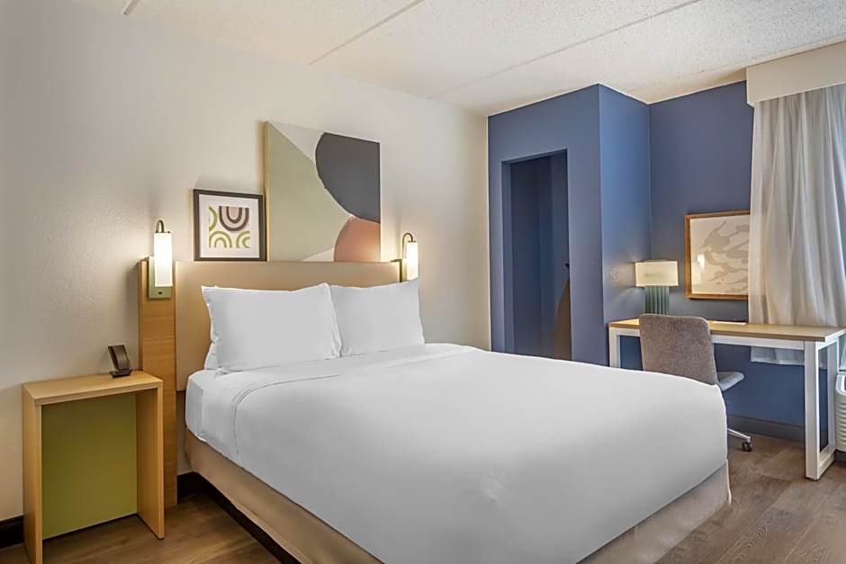 Spark by Hilton Atlanta Airport South College Park