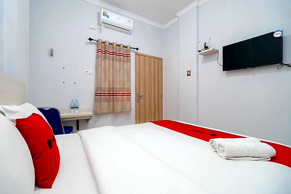 RedDoorz near Pantai Barat Pangandaran 2