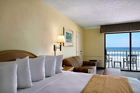Efficiency King Room with Oceanfront - Non-Smoking