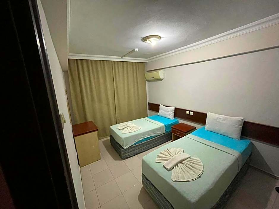 Club Sunset Apartments