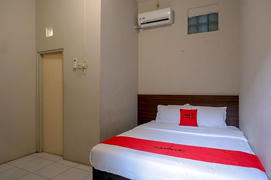 RedDoorz near Stasiun Tawang Semarang