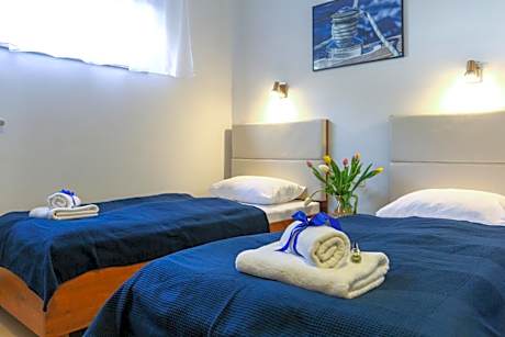 Double Room (2 single beds) (Floor -1, parking side)