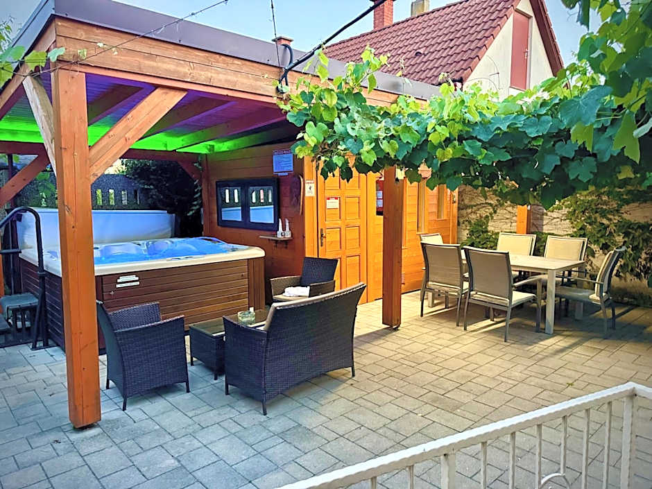 Fészek Fogadó - Pension Nest