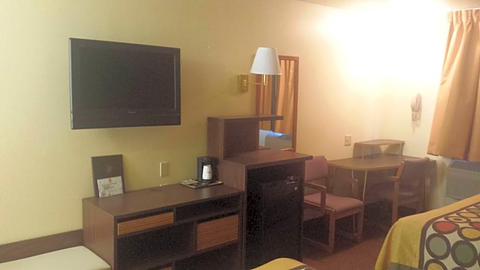 Super 8 by Wyndham Rawlins