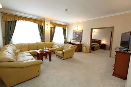 Deluxe Suite with Spa Bath