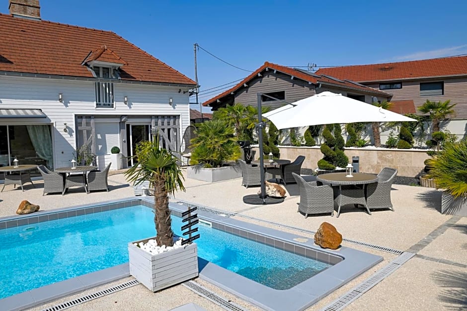 Gîte de la Villa de la Croix avec piscine et parking à 4 minutes de l'A26