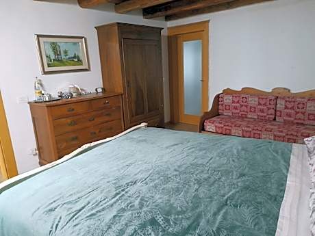 Deluxe Room (2 Adults + 1 Child)