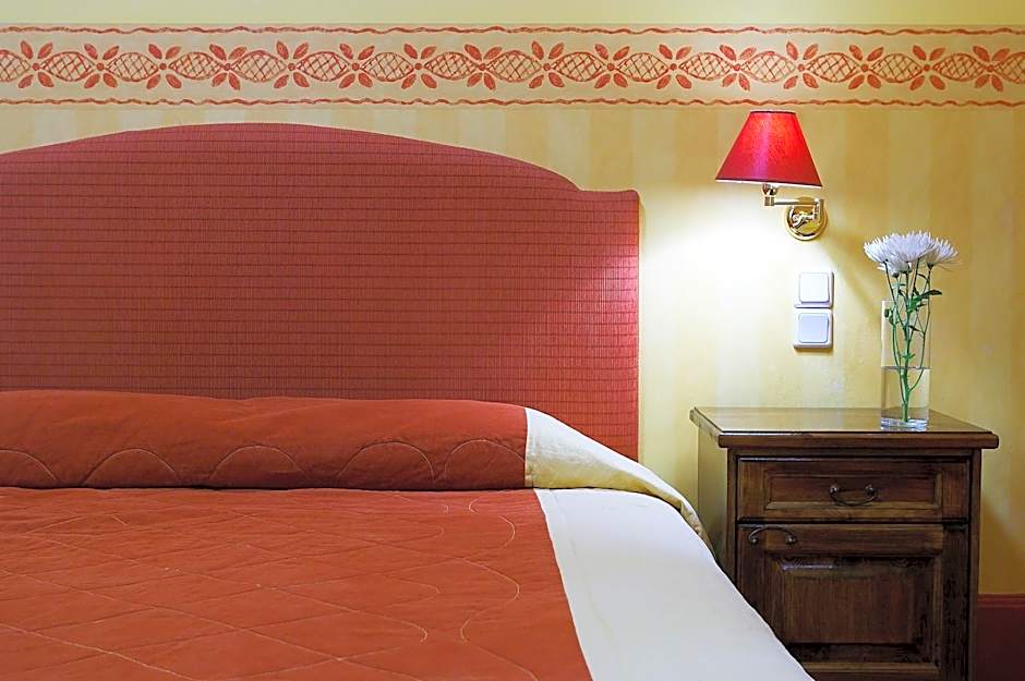 Country Club Hotel & Suites