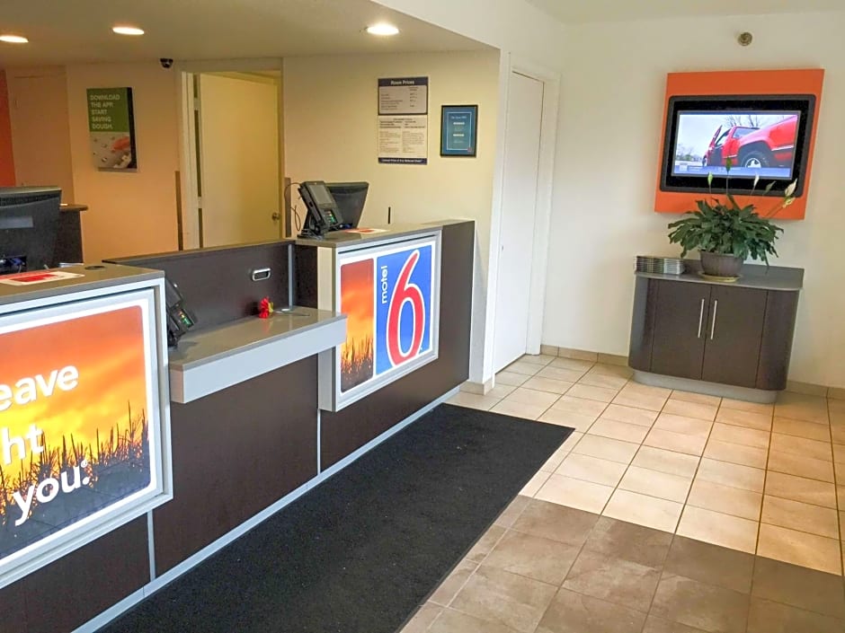 Motel 6-Roseville, MN - Minneapolis North