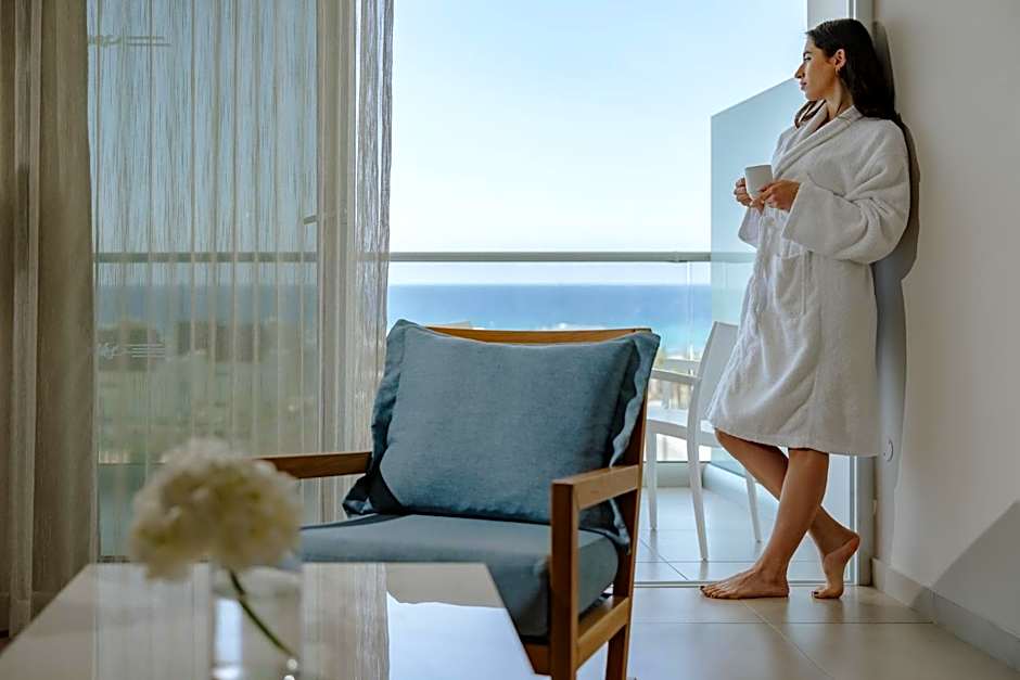 Seasons Hotel (Adults Only)