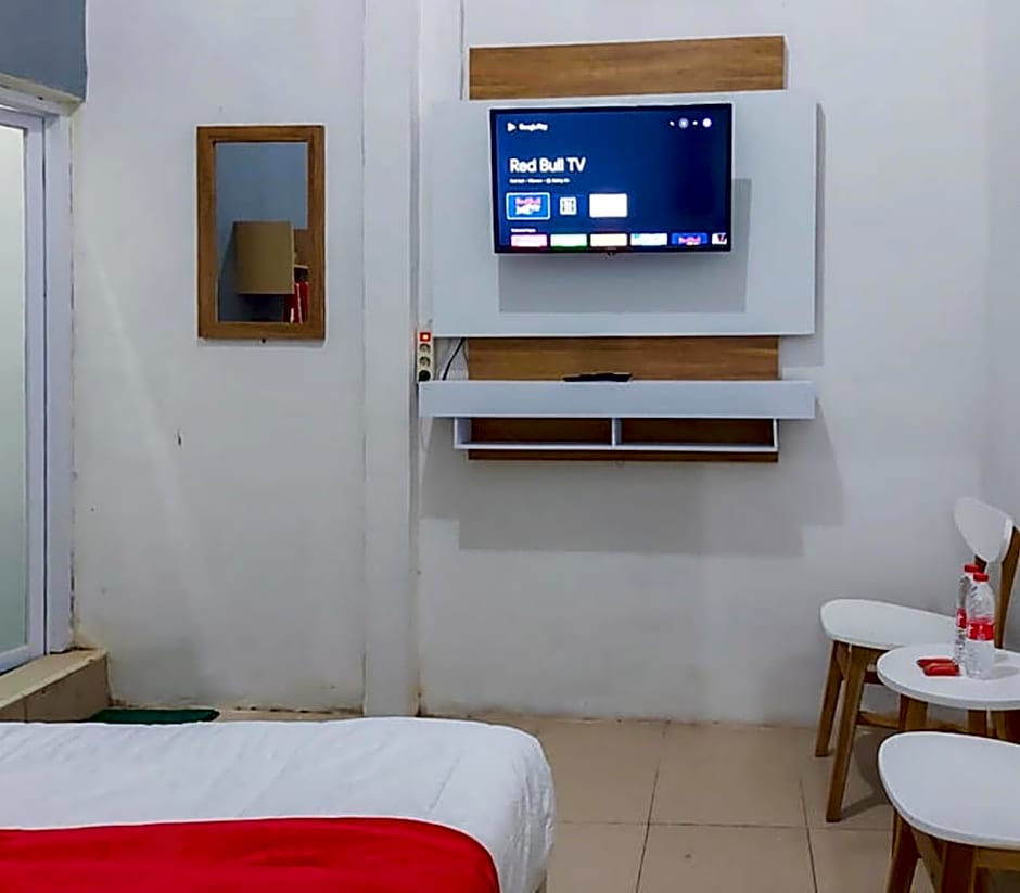 RedDoorz Syariah near Alun Alun Kajen