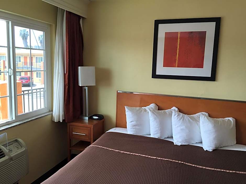 Howard Johnson by Wyndham San Diego Sea World