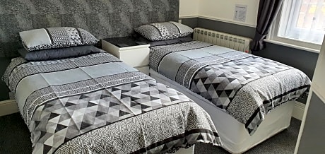 Twin Room with Shower