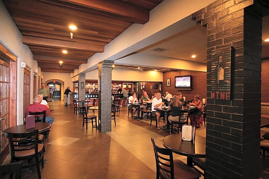 DoubleTree By Hilton Suites Tucson Airport
