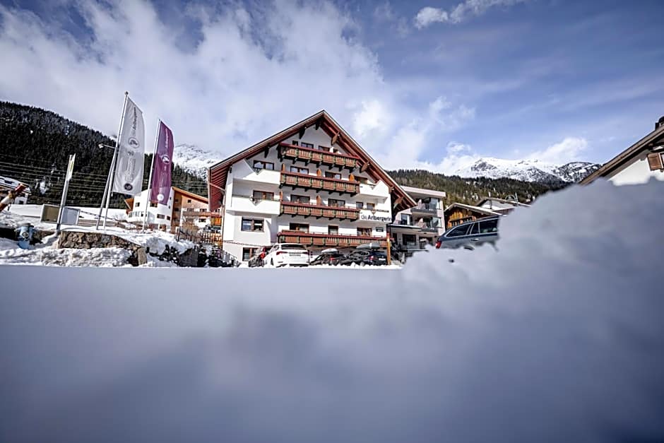 Hotel Die Arlbergerin - Design & Tiroler Gemütlichkeit