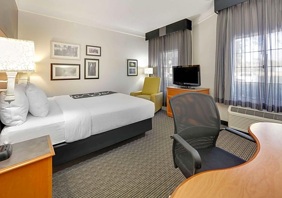 La Quinta Inn & Suites by Wyndham Dallas Addison Galleria